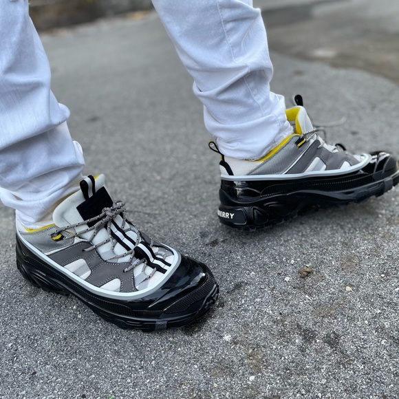 The shoe is in great condition, they a size 9.5 - Picture 6 of 11